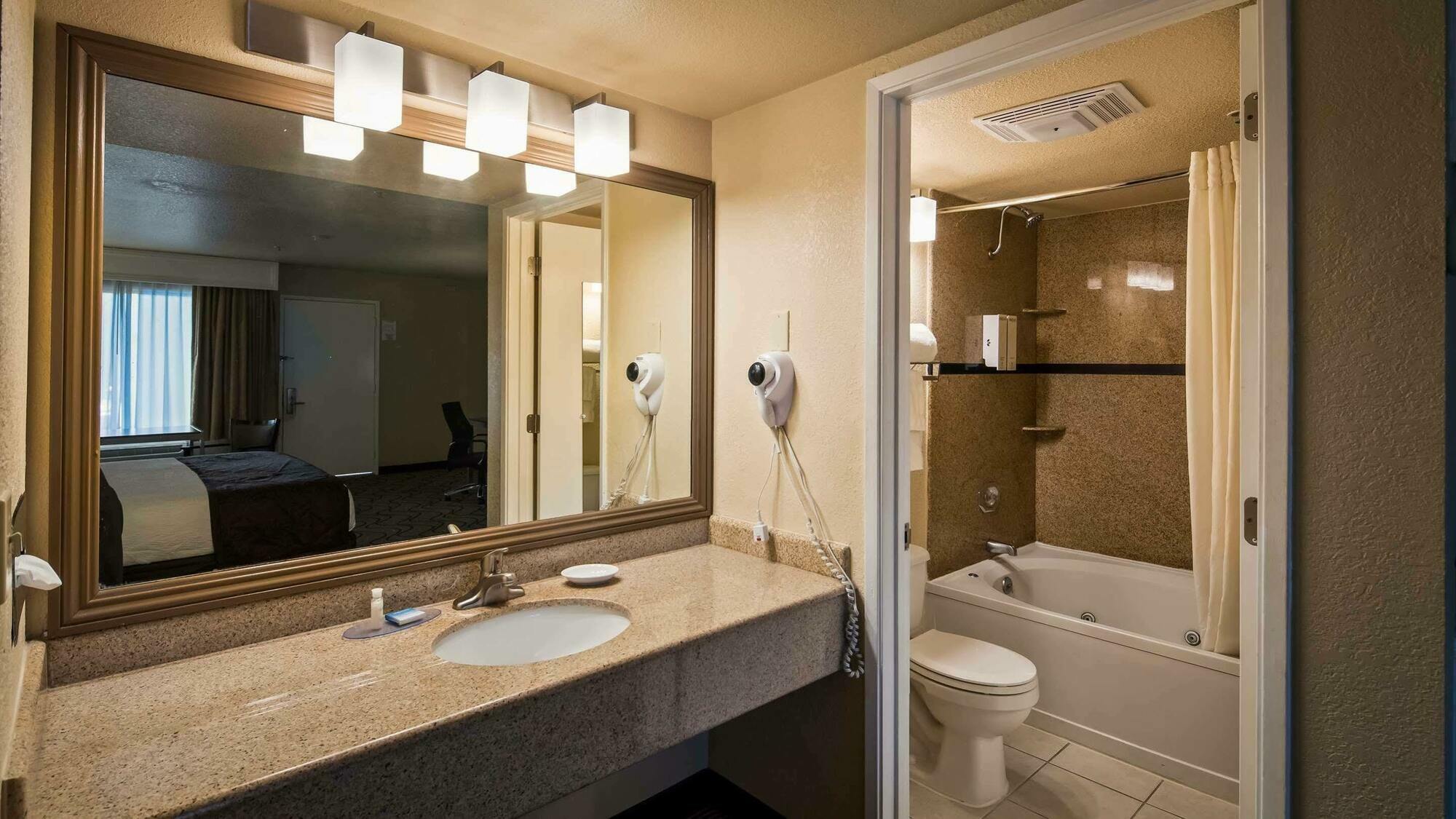 Best Western Heritage Inn Конкорд Екстер'єр фото
